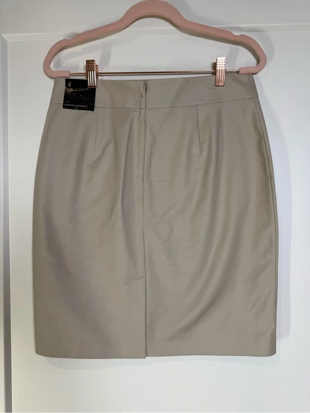 NWT Banana Republic Skinny Pencil Skirt Size 4 Beige Stretch Career Office